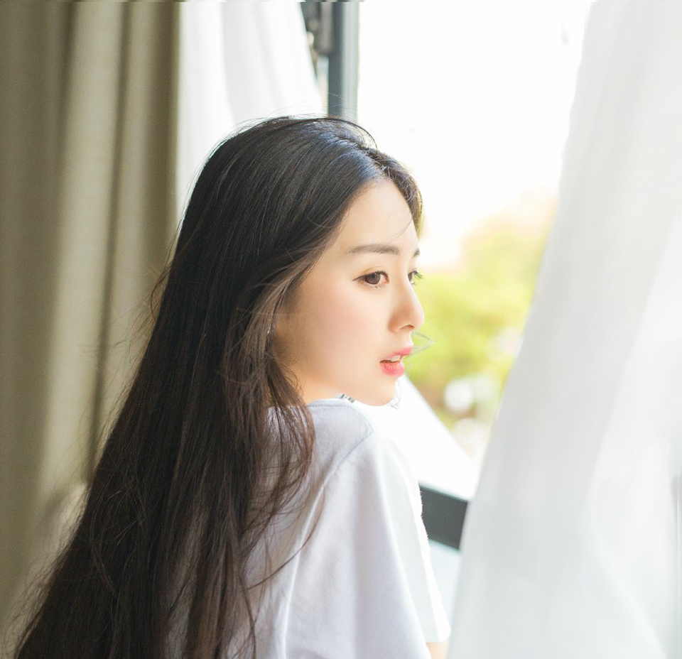 “你知道的太多了。”孟达换换将宝剑从对方的胸口抽出来，带起一蓬鲜血，用管家的衣服将宝剑上的血迹擦掉，现在可是关键时刻，怎能让这么一个小人物跑出来坏事？